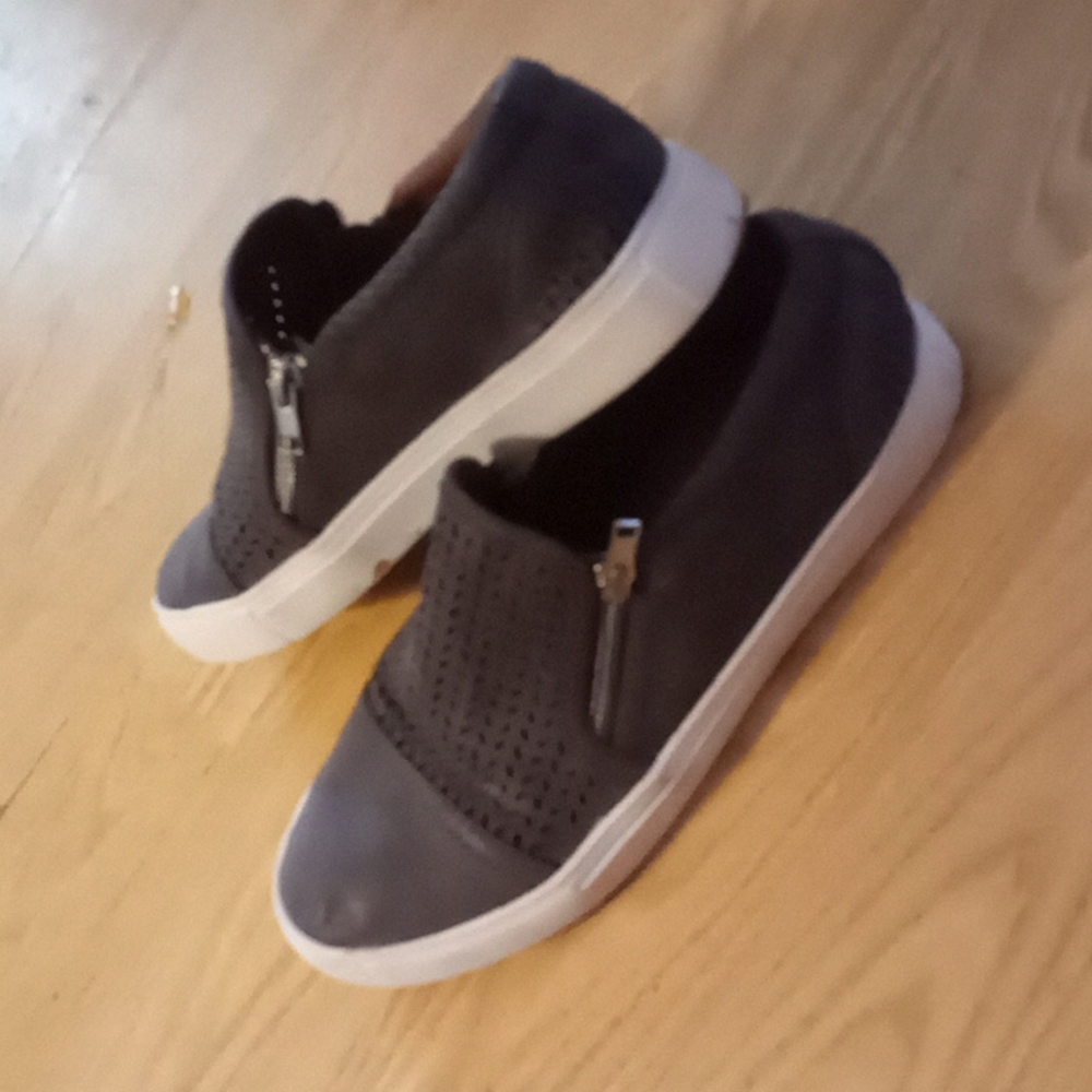 Alexas brand shoes size 8 1/3 gray